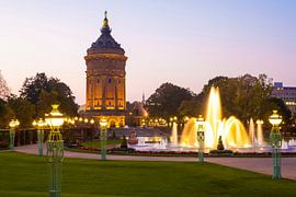 Friedrichsplatz in Mannheim am Abend von Werner Dieterich