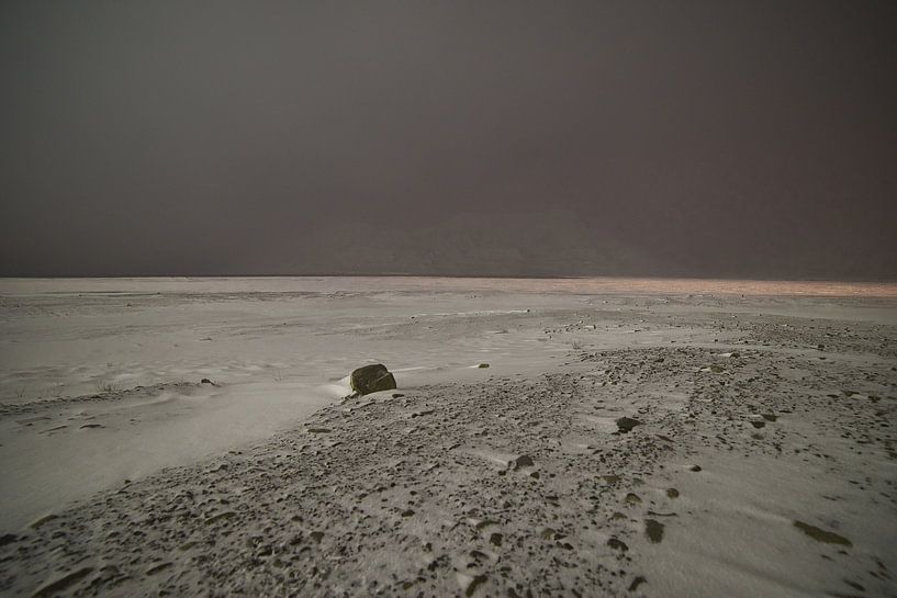 Adventfjords dans la nuit polaire avec tempête de neige par Kai Müller