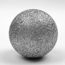 Een zilveren bal van Dennis  Georgiev