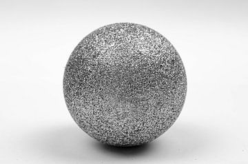 Een zilveren bal van Dennis  Georgiev