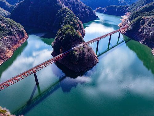 Japan - Okuōikojō - Station in het stuwmeer van Orange Frame - Remco Bosshard