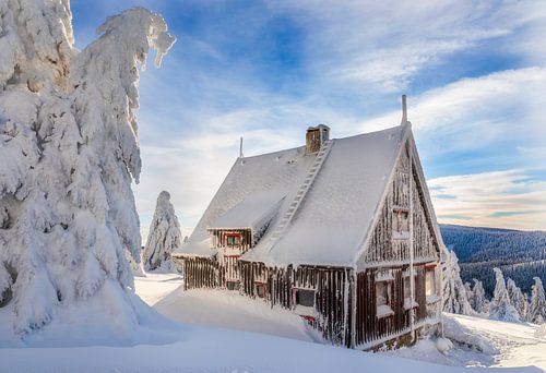 Haus im Schnee von Daniela Beyer