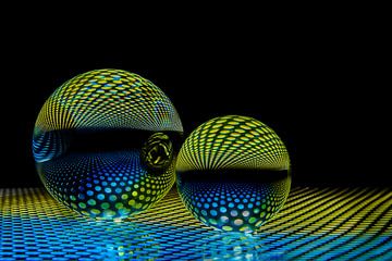 Kristallen bollen met reflectie van kleuren van Patricia Mallens
