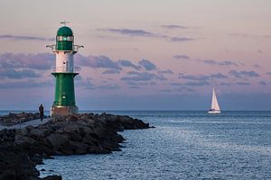 Mole an der Ostseeküste in Warnemünde