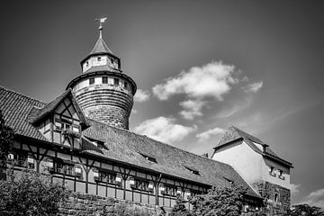 NÜRNBERG Sinusvormige toren van de Kaiserburg  van Melanie Viola