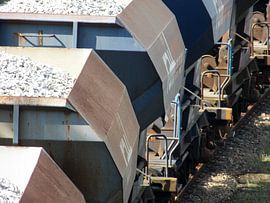 Goederenwagons op een rijtje by Stefan  Nanninga