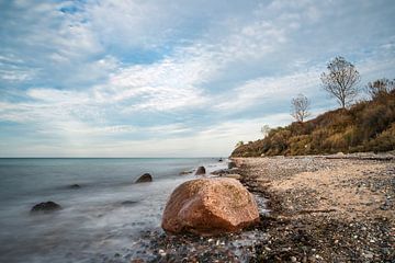 Stones on shore of the Baltic Sea in Elmenhorst, Germany van Rico Ködder