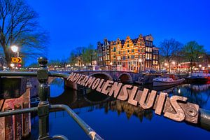 Écluse de l'usine de papier d'Amsterdam la nuit