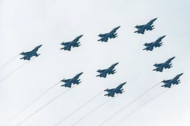Nederlandse F16 vliegtuigen in formatie von Brian Morgan