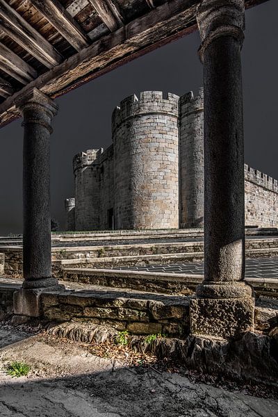 Le château espagnol de Puebla de Sanabria à la frontière avec le Portugal par Harrie Muis