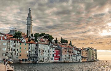 De oude stad van Rovinj van Sidney van den Boogaard