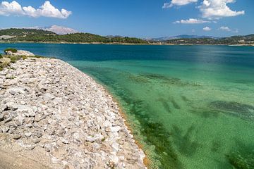 Gezicht op het stuwmeer van Gadoura op het eiland Rhodos van Reiner Conrad