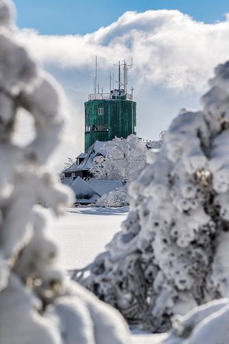 Besneeuwd uitzicht op de Astenturm.
