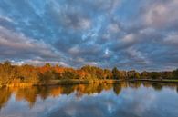 Warme herfstkleuren bij het Schildmeer van Ron Buist thumbnail