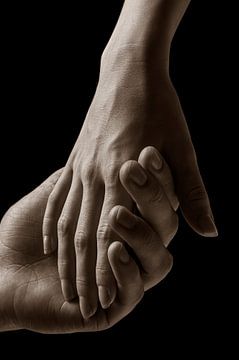 Hände eines Paares von Jörg B. Schubert