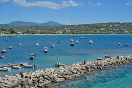 Boten in de haven van Methoni, Griekenland van Tomherkules