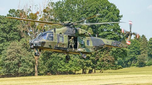 Landende NH-90 helikopter van de Luftwaffe.