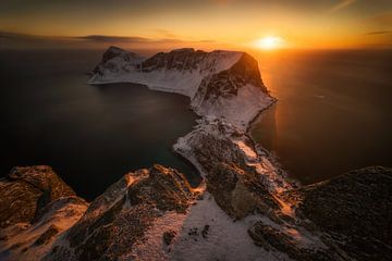 Vaeroy winter zonsondergang van Wojciech Kruczynski