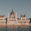 Le bâtiment du Parlement de Budapest sur Sophia Eerden