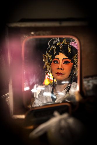 CHINESE ACTRESS PREPARES FOR A PERFORMANCE IN BANGKOK