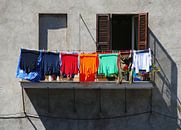 Wasdag in een Toscaans dorp, Italië. von Edward Boer Miniaturansicht