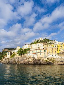Blick auf Minori an der Amalfiküste in Italien