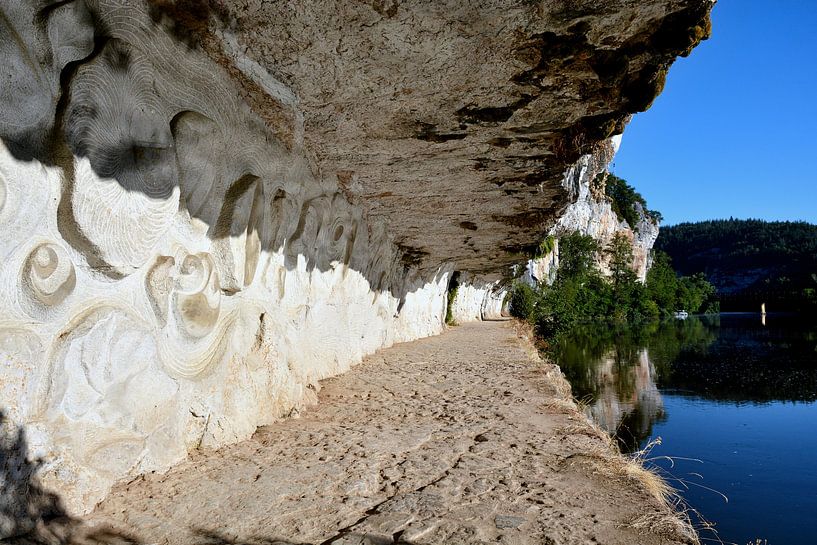 Chemin de Halage Sculpté à Bouziès : Entre Falaises et Rivière par Frank Photos