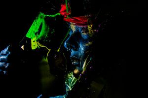 Kunstvoll bemalte Person