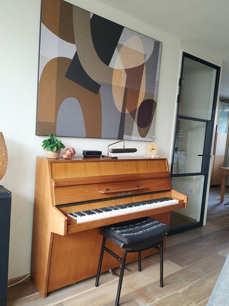 Abstrakte organische Formen in Braun, Grau, Beige  von Dina Dankers 