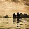 Traditionelles Segelboot in der Ha-Long-Bucht, Vietnam von Frans Lemmens