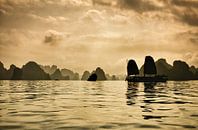 Traditionelles Segelboot in der Ha-Long-Bucht, Vietnam von Frans Lemmens Miniaturansicht