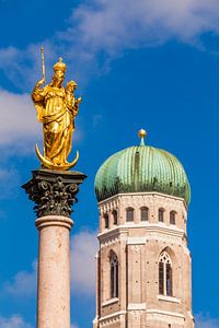 Mariensäule und die Frauenkirche in München von Werner Dieterich