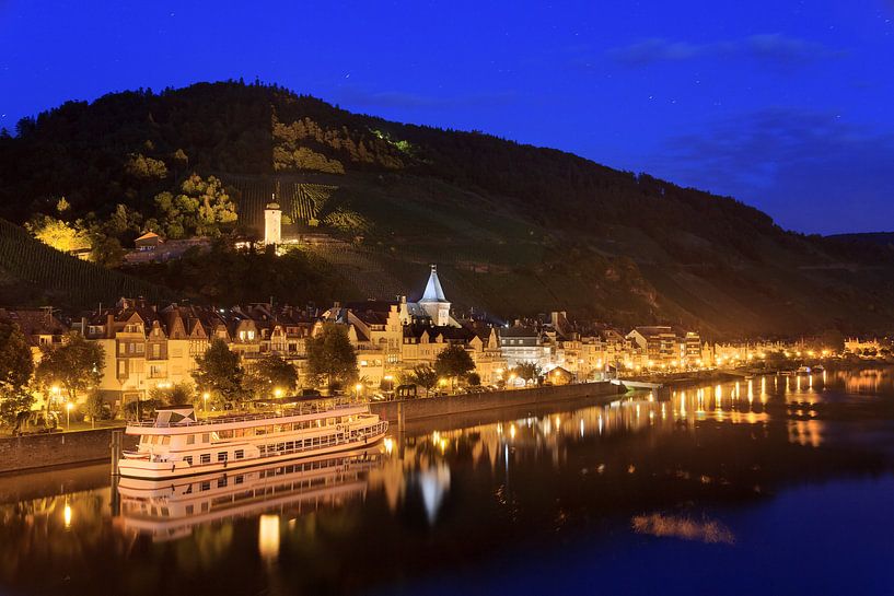 Zell an der Mosel blauwe uur by Dennis van de Water