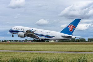 Take-off Airbus A380 van China Southern Airlines. van Jaap van den Berg