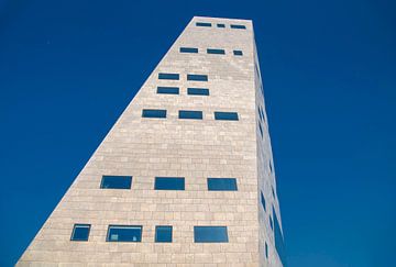 Het Forumgebouw in de stad Groningen