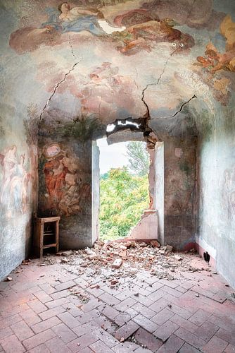 Peinture sur un mur Déclinant. sur Roman Robroek - Photos de bâtiments abandonnés