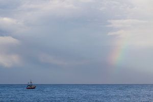 Regenboog met boot sur Jeroen Meeuwsen