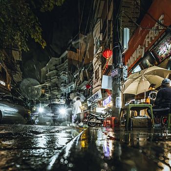 Een regenachtige nacht in Hanoi, Vietnam