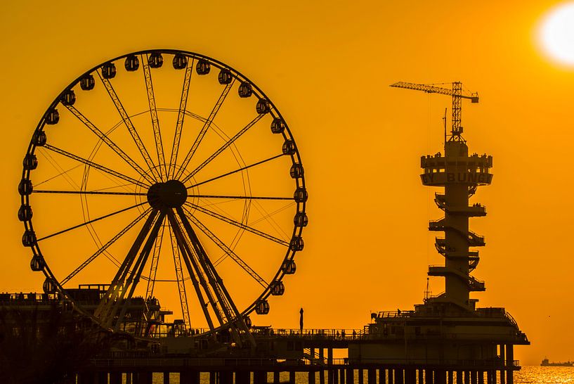 Pier van Scheveningen in der Silhouette von Fred Leeflang