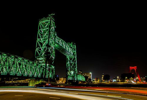 Le Hef et le Willemsbrug à Rotterdam de nuit