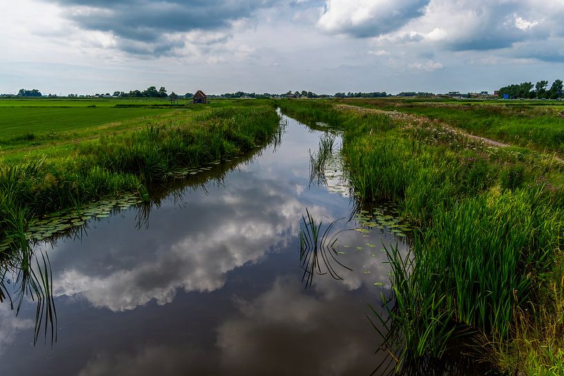Voie navigable tranquille près de Sneek et IJlst, Frise par Franklin Driessen