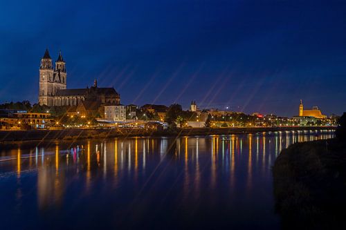 Magdeburg - Uitzicht over de Elbe bij nacht
