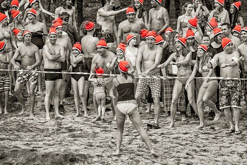 Warming up voor de nieuwjaarsduik in Brunssum 2016