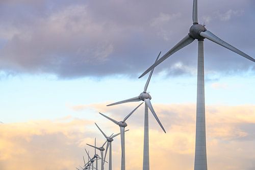 Windkraftanlagen im Windpark bei Sonnenuntergang von Sjoerd van der Wal Fotografie