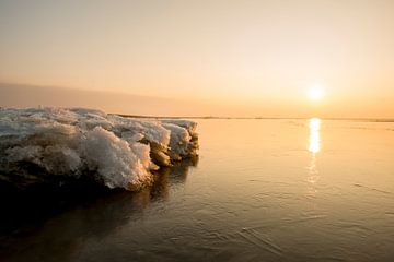 Poolijs en zeelandschap op de zandplaten in de Waddenzee van Sjoerd van der Wal Fotografie