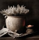 Afbeelding van oude Chinese kruik met kleine witte bloemetjes van Herbers Lifestyle Wall Decorations thumbnail