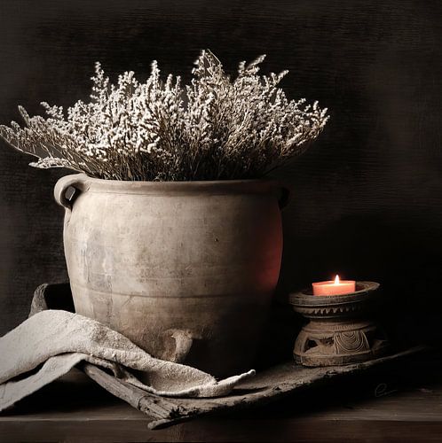 Afbeelding van oude Chinese kruik met kleine witte bloemetjes