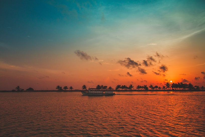 Maldives by Hello Pompoyo