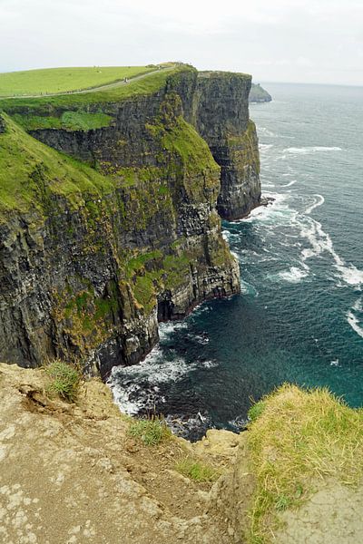 The Cliffs of Moher are the most famous cliffs in Ireland. by Babetts Bildergalerie