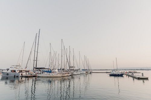 Zonsondergang in een Italiaanse haven
